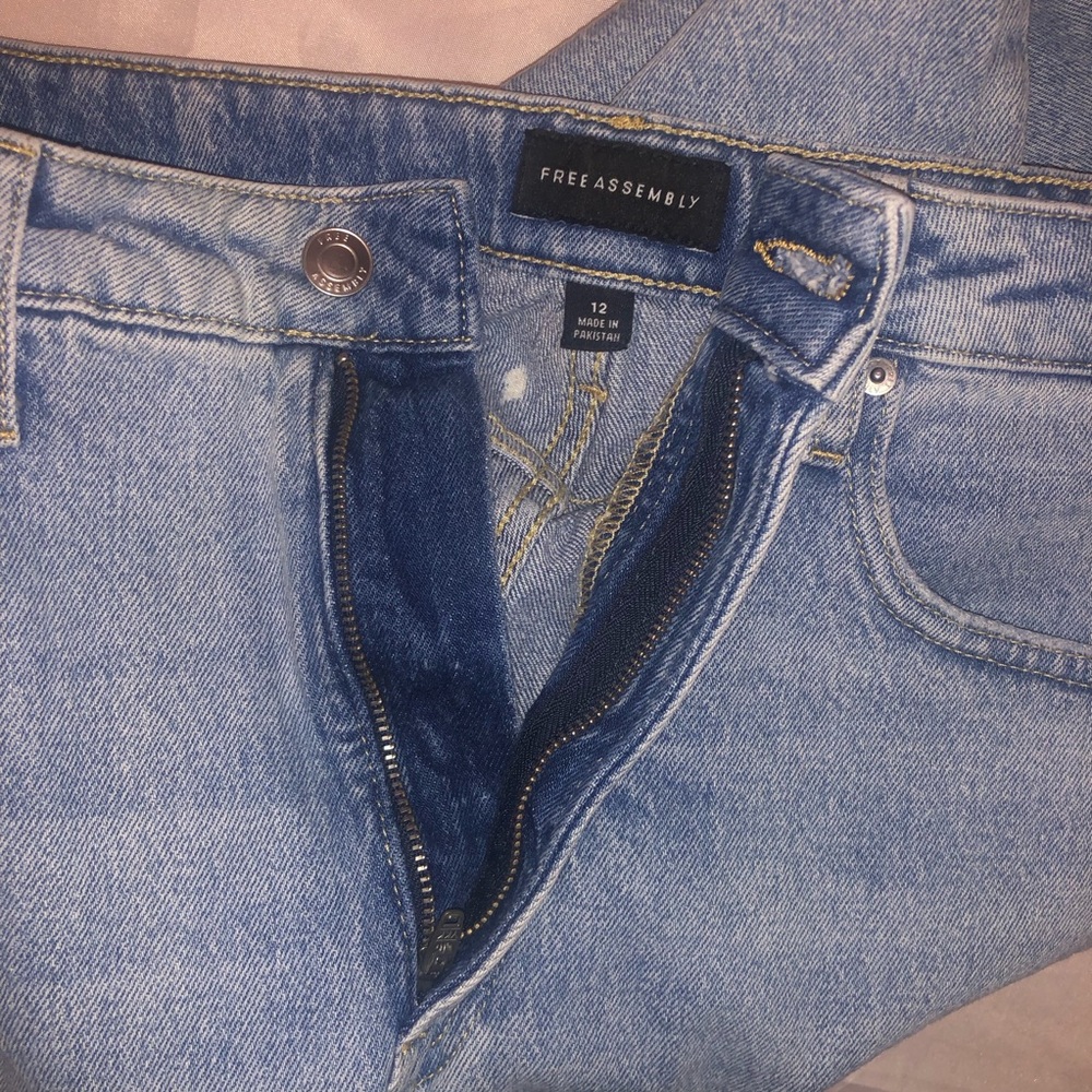 Light Blue Free Assembly 90’s style women’s Jeans - Picture 6 of 9